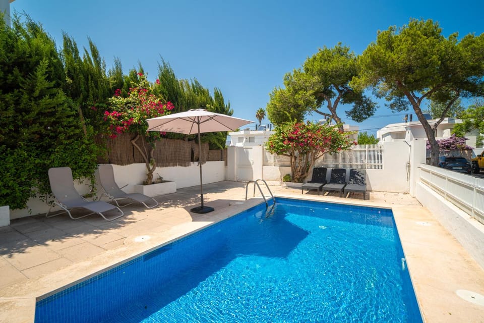 Day, Pool view, Swimming pool, Swimming pool, sunbed