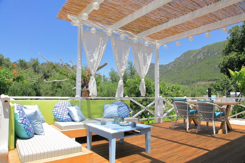 Balcony/Terrace, Seating area, Dining area, Mountain view