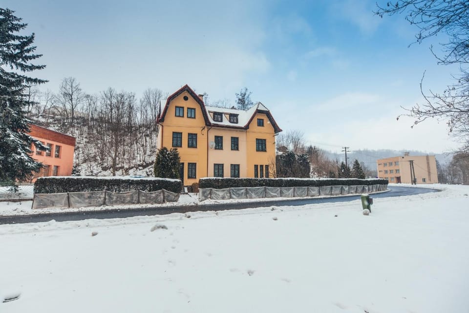 Property building, Neighbourhood, Winter