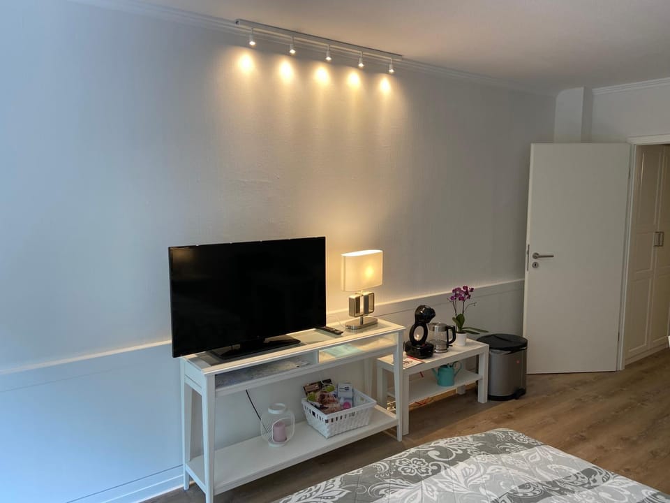 TV and multimedia, Photo of the whole room