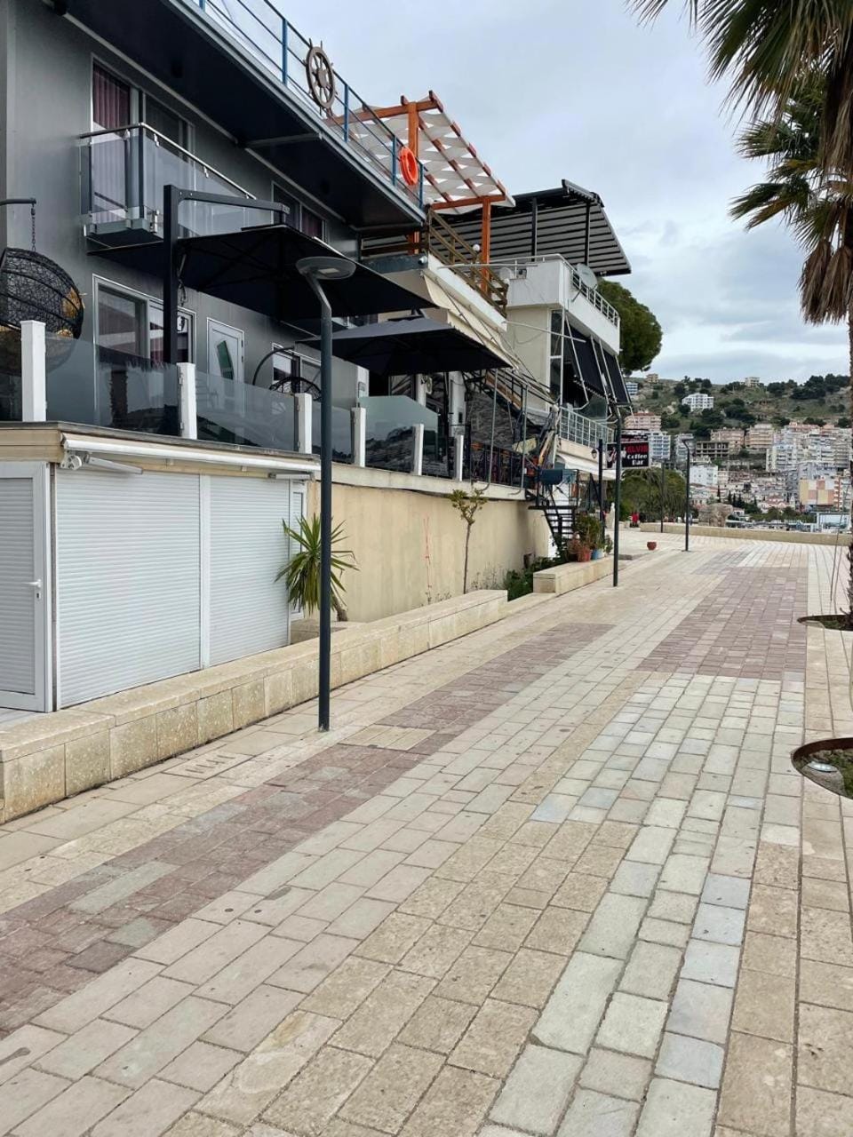 Yacht Villa Apartment in Sarandë