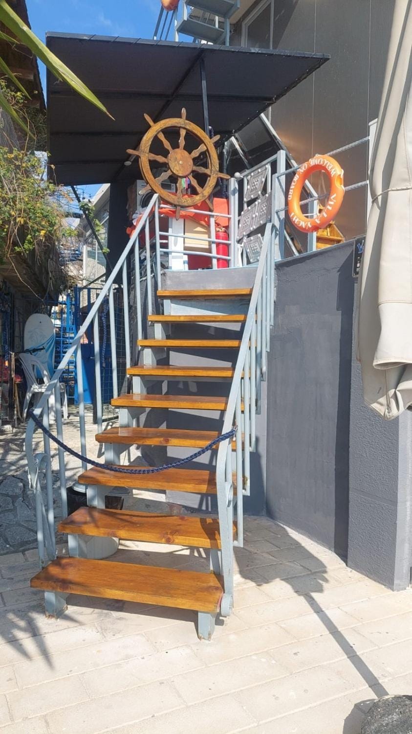 Yacht Villa Apartment in Sarandë