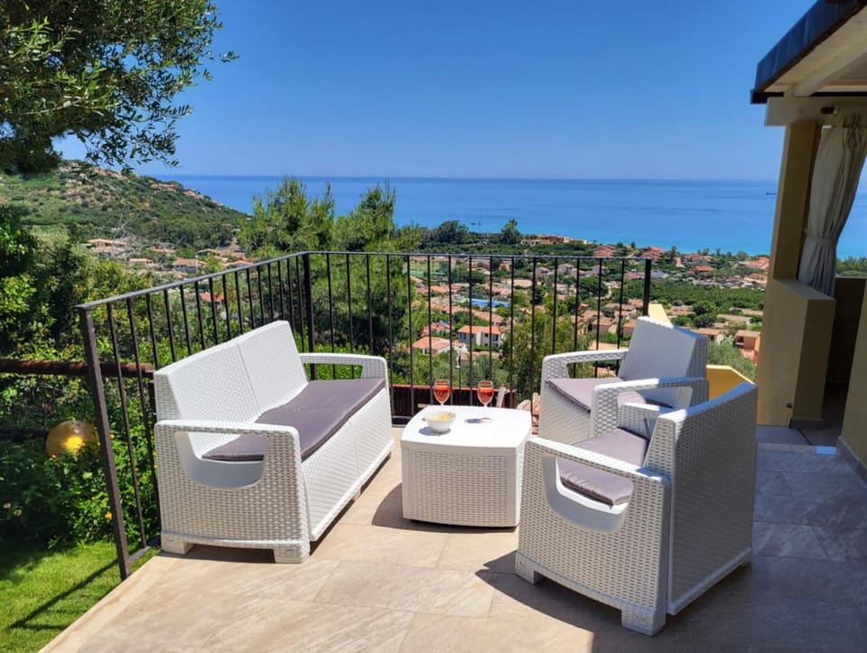 Day, Natural landscape, Balcony/Terrace, Mountain view, Sea view