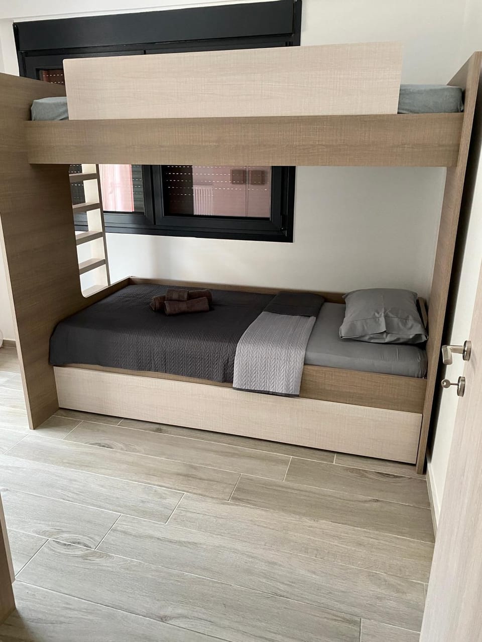 Bedroom, bunk bed
