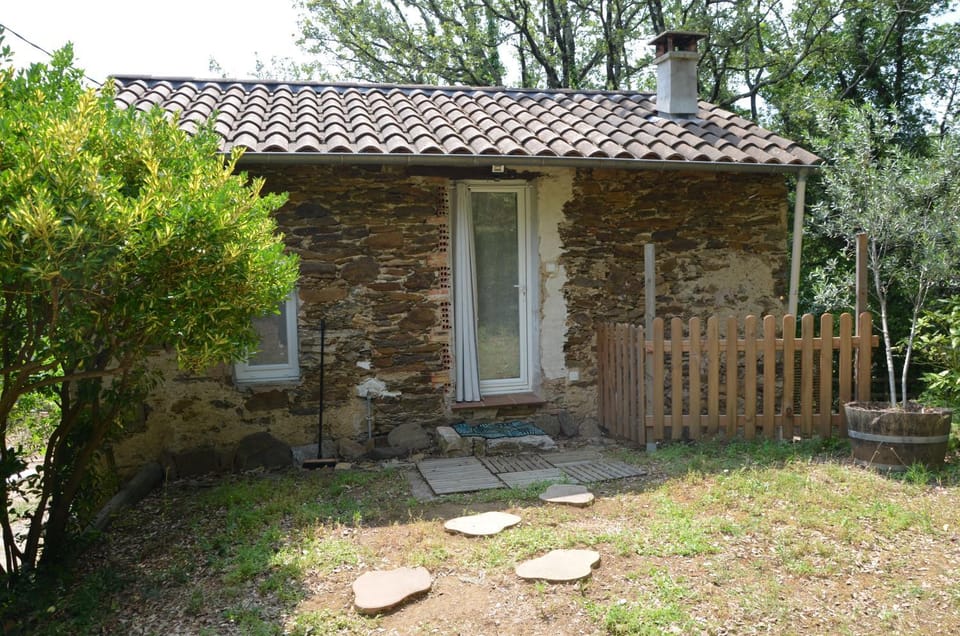 Property building, Facade/entrance, Garden, Garden view