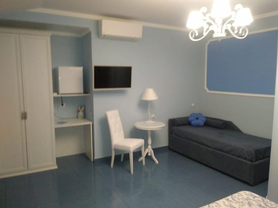 TV and multimedia, Bedroom, air conditioner
