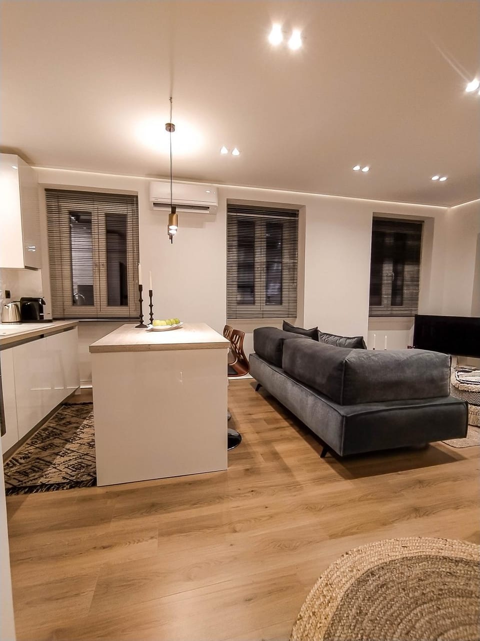 Kitchen or kitchenette, Living room