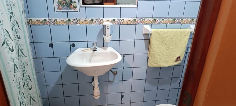 Bathroom, towels
