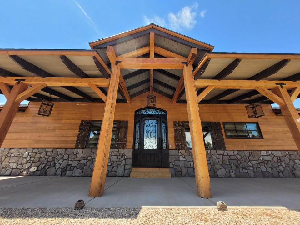 East Zion Mesa Retreat- Luxury, Hot Tub, Resort Amenities House in Zion National Park