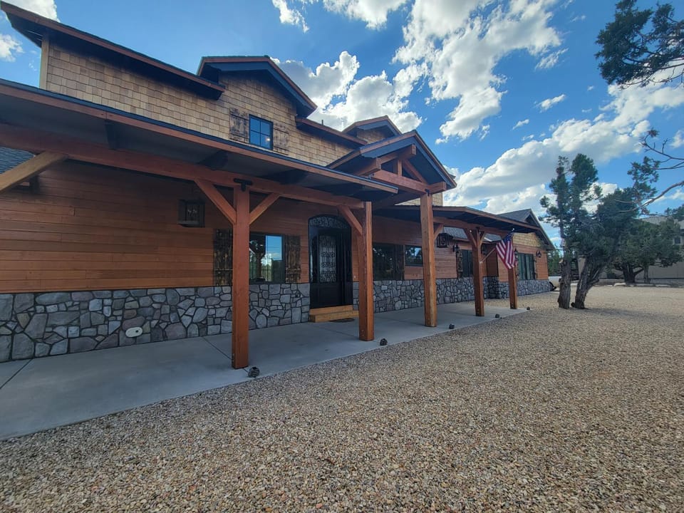 East Zion Mesa Retreat- Luxury, Hot Tub, Resort Amenities House in Zion National Park