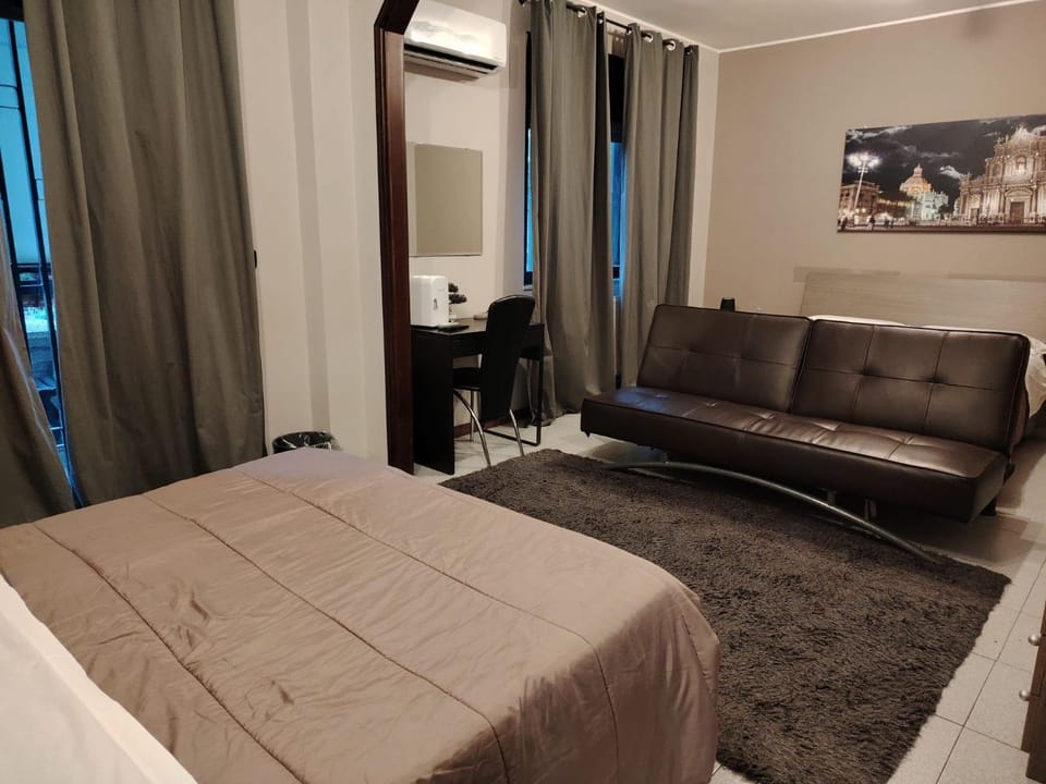 Photo of the whole room, Bedroom