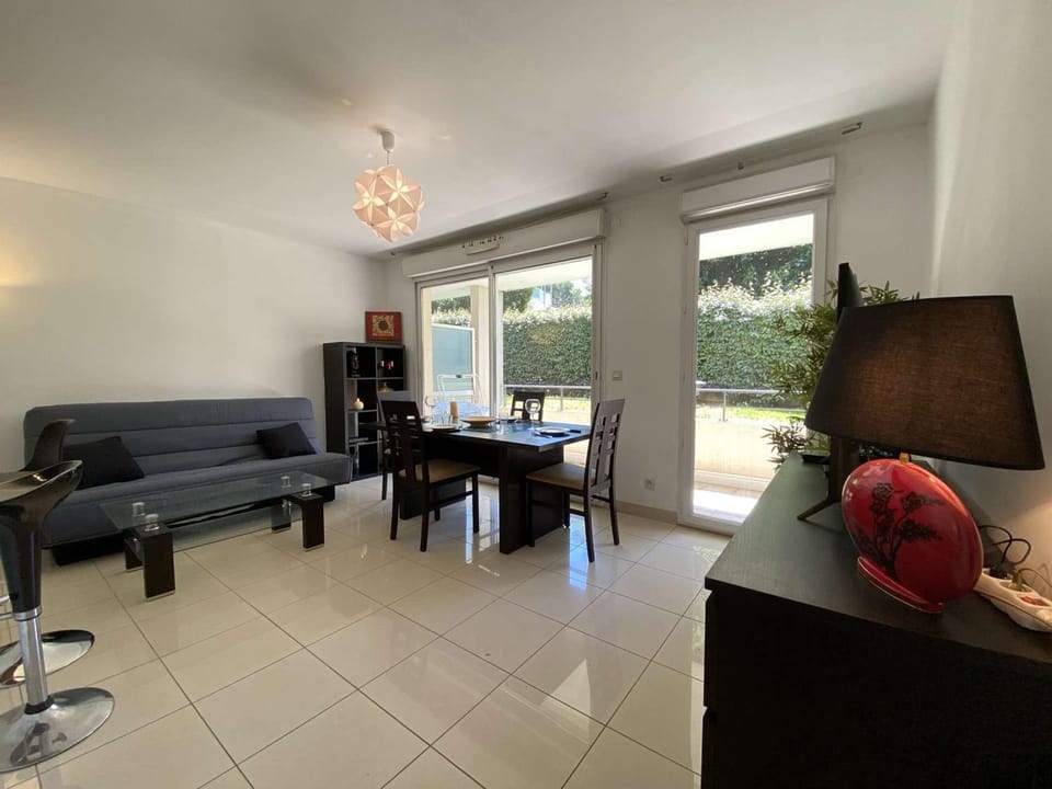 Appartement 3P avec Terrasse et Garage, à 10min des Plages de Juan-les-Pins - FR-1-252-171 Apartment in Antibes
