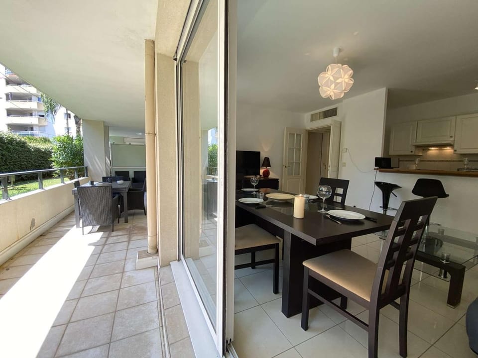 Appartement 3P avec Terrasse et Garage, à 10min des Plages de Juan-les-Pins - FR-1-252-171 Apartment in Antibes