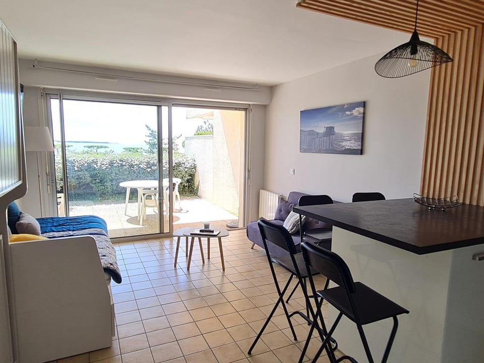 Studio moderne RDC avec garage et terrasse - FR-1-550-21 Apartment in Nouvelle-Aquitaine