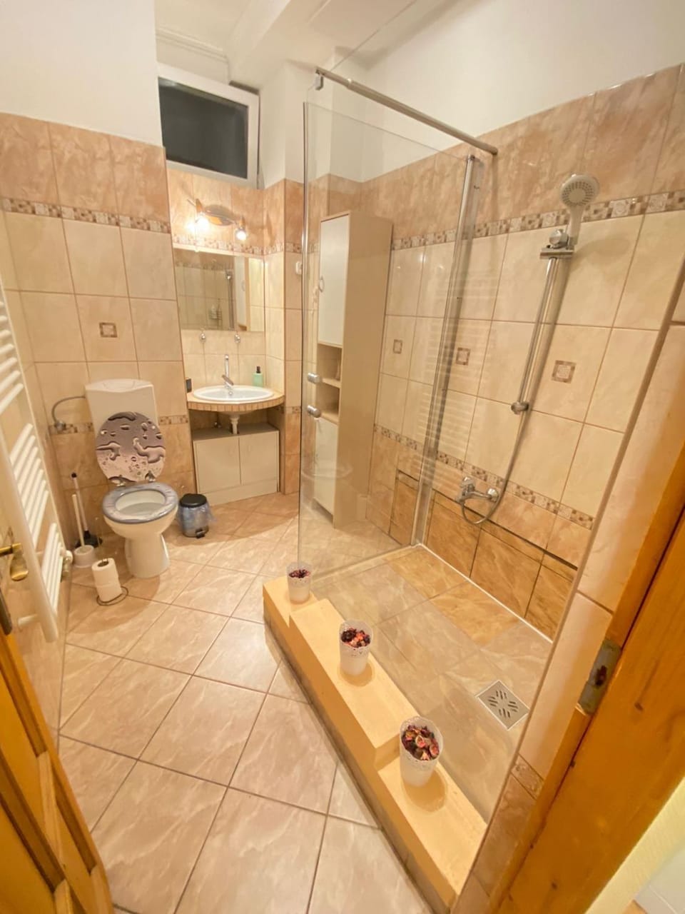 Shower, Toilet, Bathroom, towels