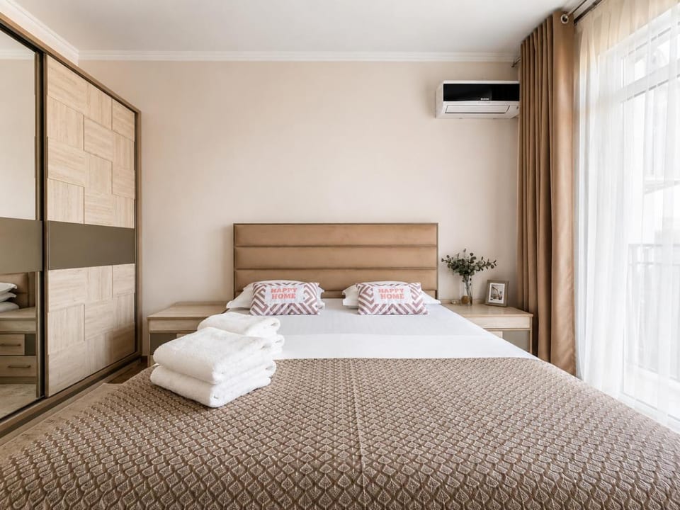 Bed, Bedroom, towels