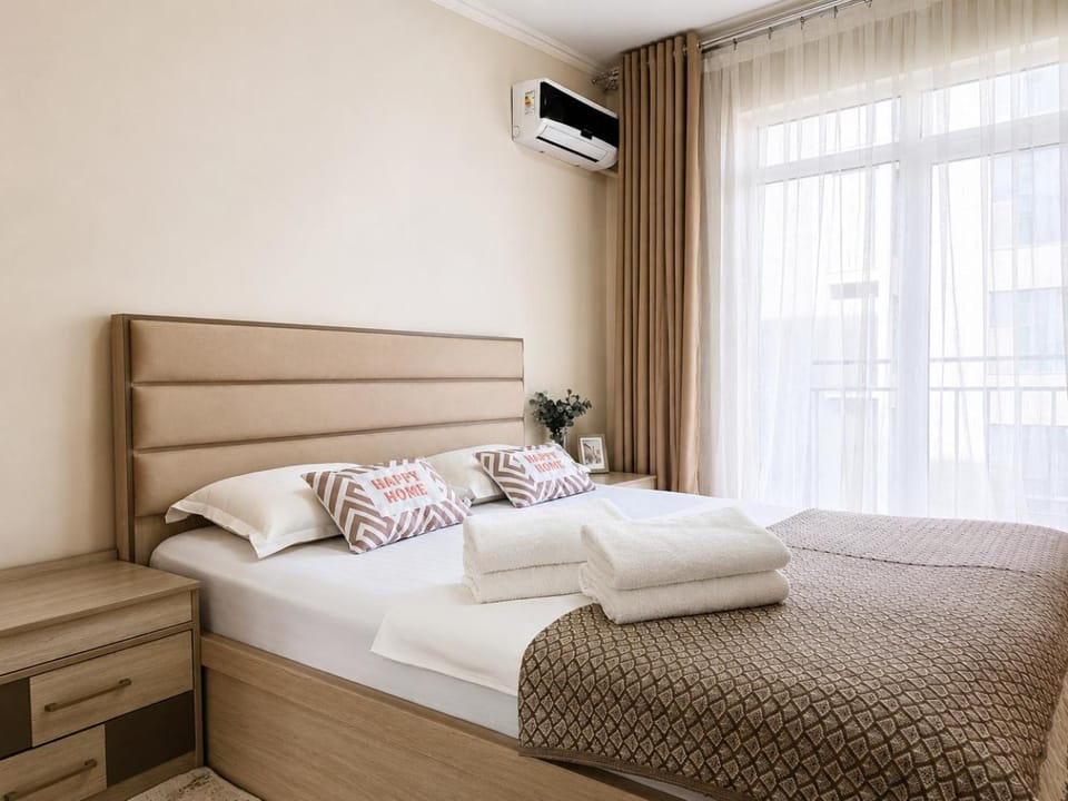 Bed, Bedroom, towels, air conditioner