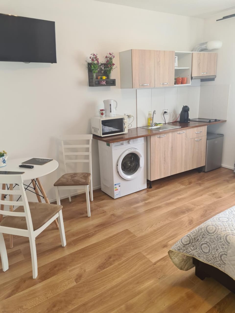 Luca's studio 2 ,Close to Therme Bucharest, Airport Otopeni Bed and Breakfast in Romania
