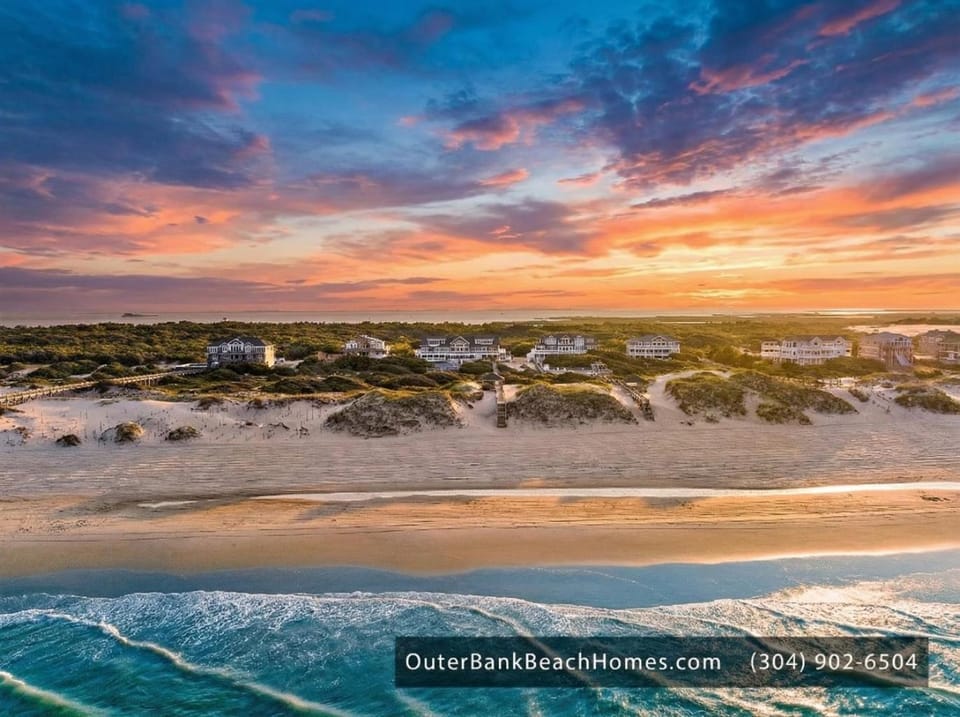 Oceanfront Estate 18BR No Resort Fee Sleeps 40 House in Corolla