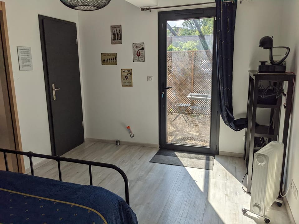 Facade/entrance, Coffee/tea facilities, Photo of the whole room, Bedroom