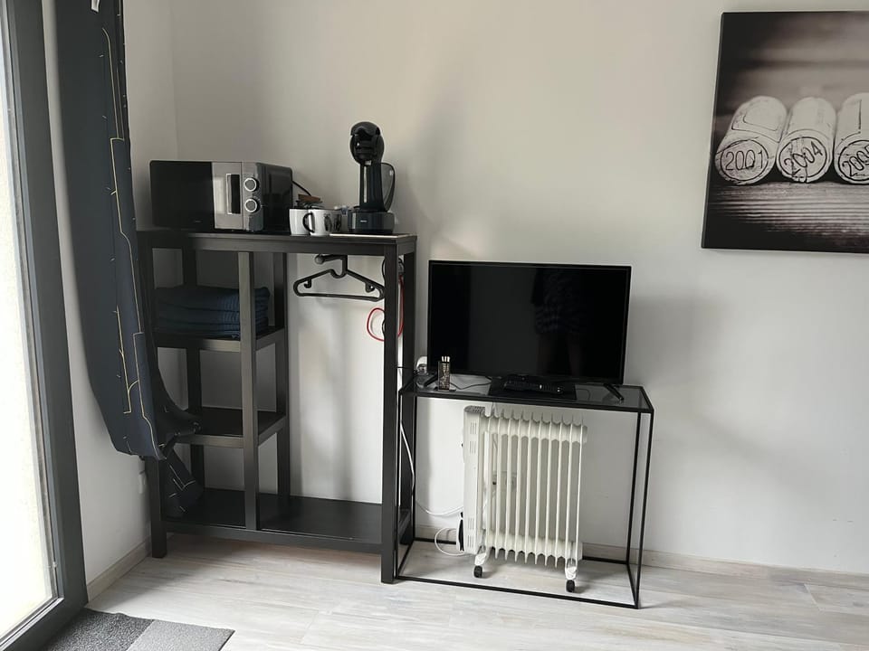 TV and multimedia, Coffee/tea facilities, minibar