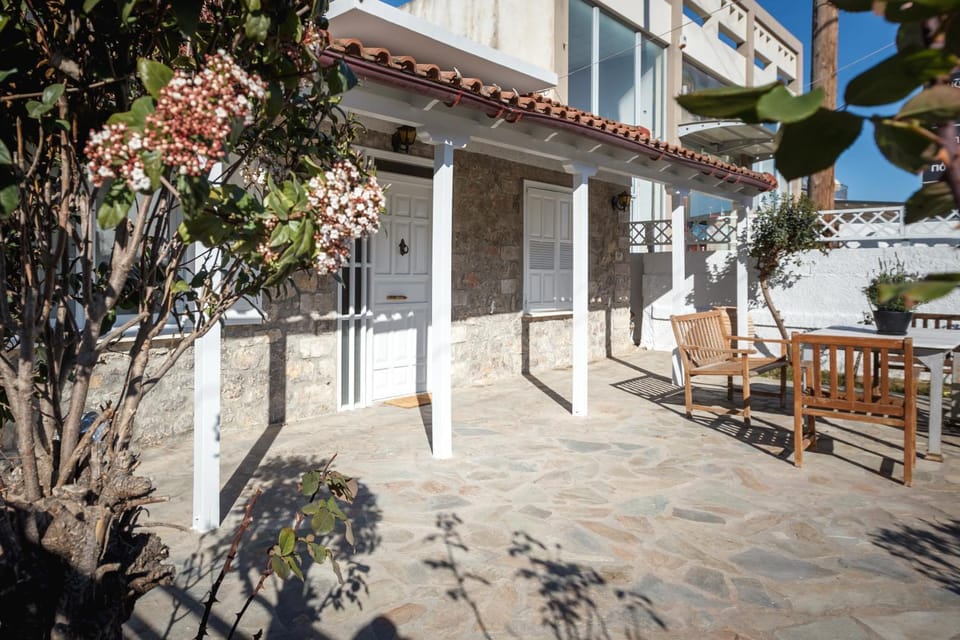 ΆΘΟΣ (ATHOS) House in Argolis, Greece