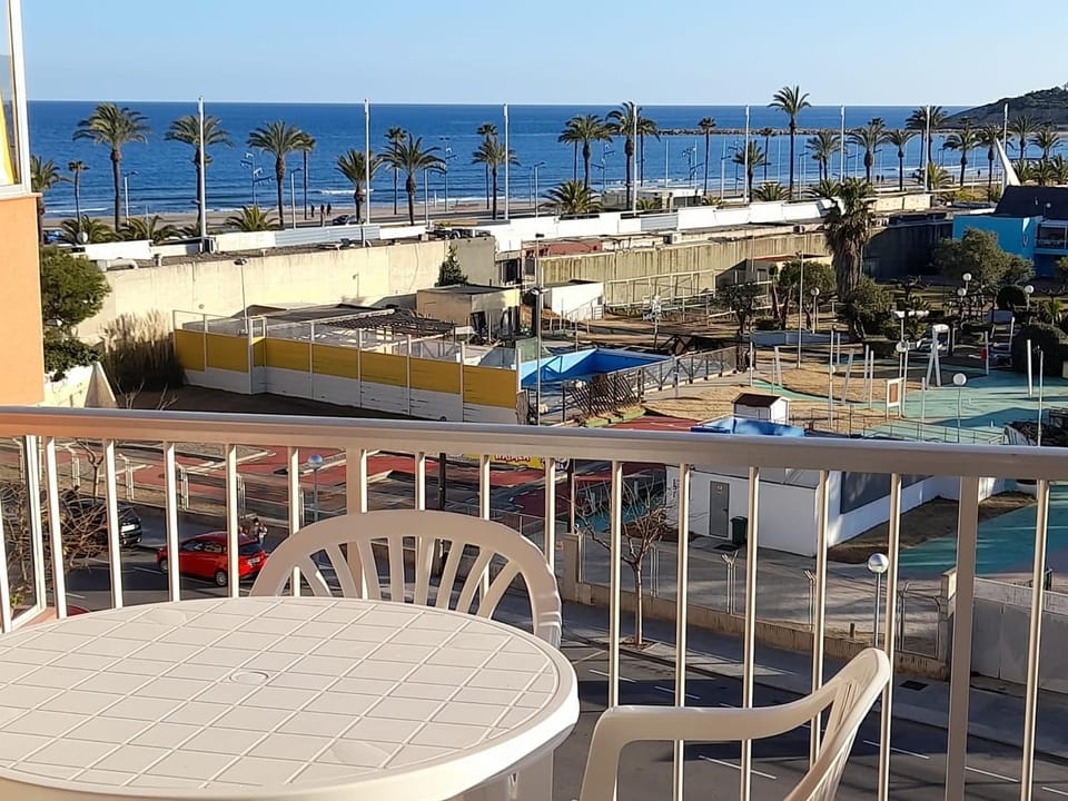 Apartamento Palmeras Apartment in La Pineda