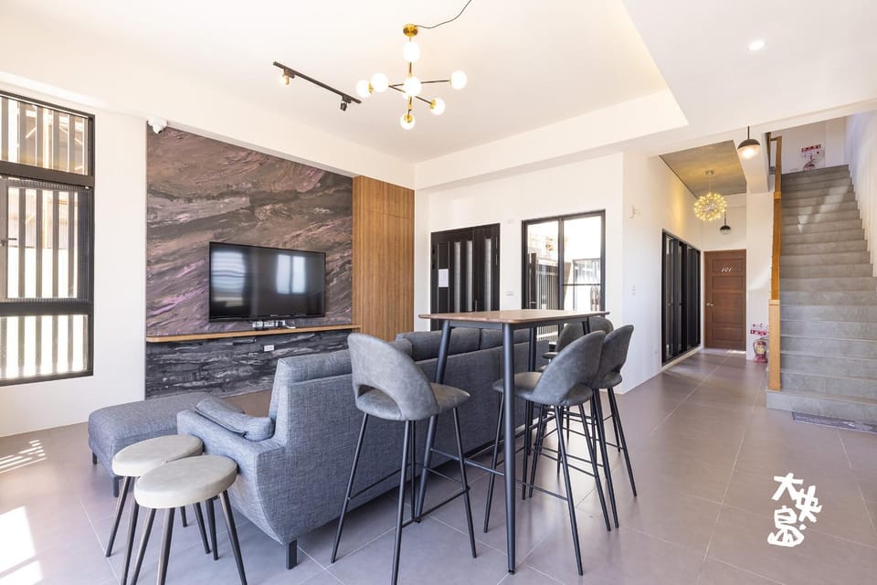 Communal lounge/ TV room, Living room