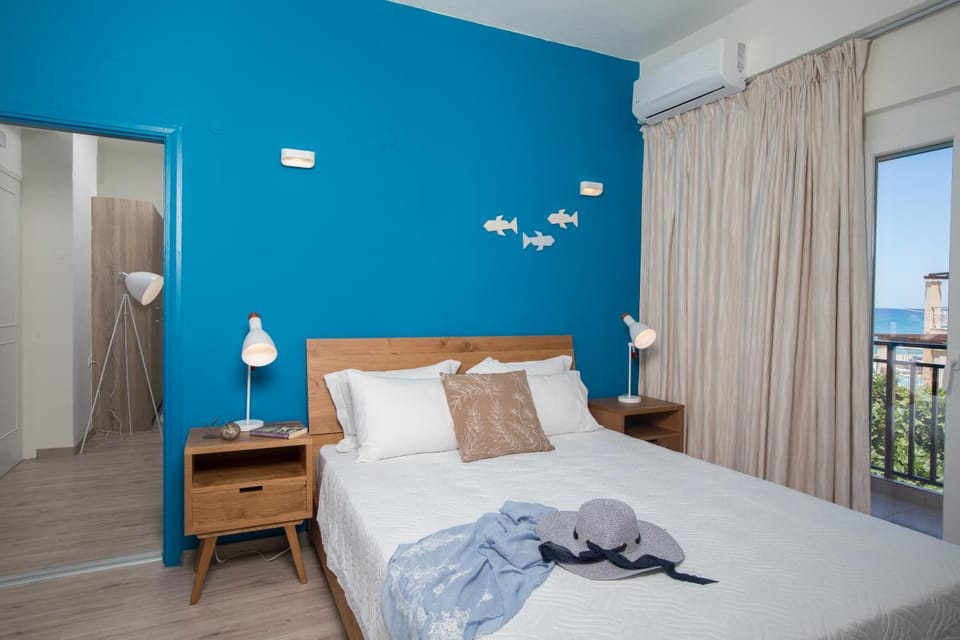 Property building, Bedroom, room service