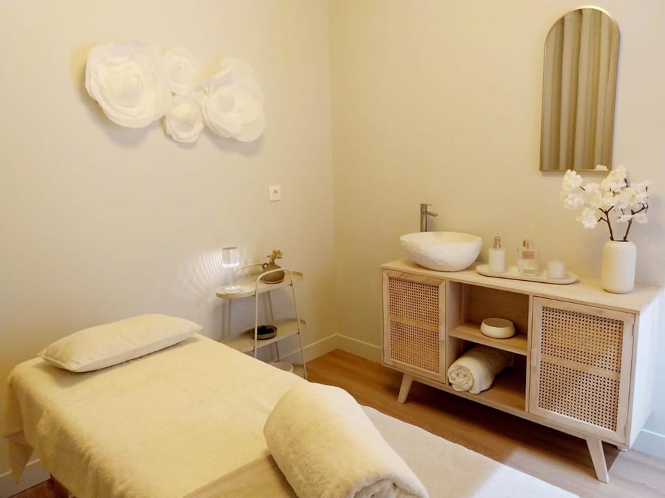 Massage, Spa and wellness centre/facilities