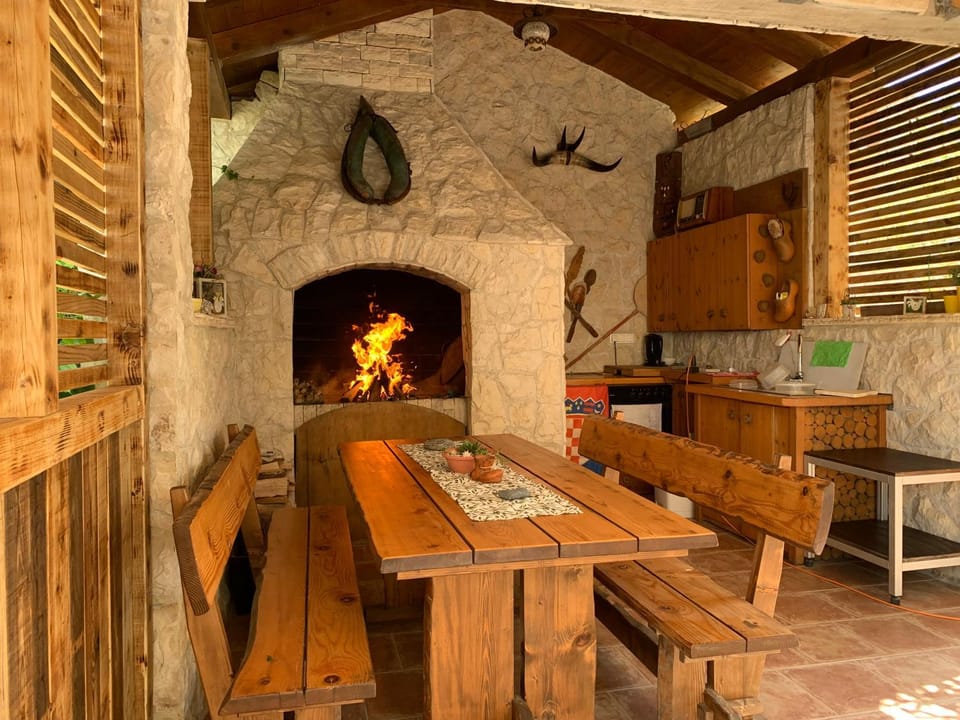 Seating area, Dining area