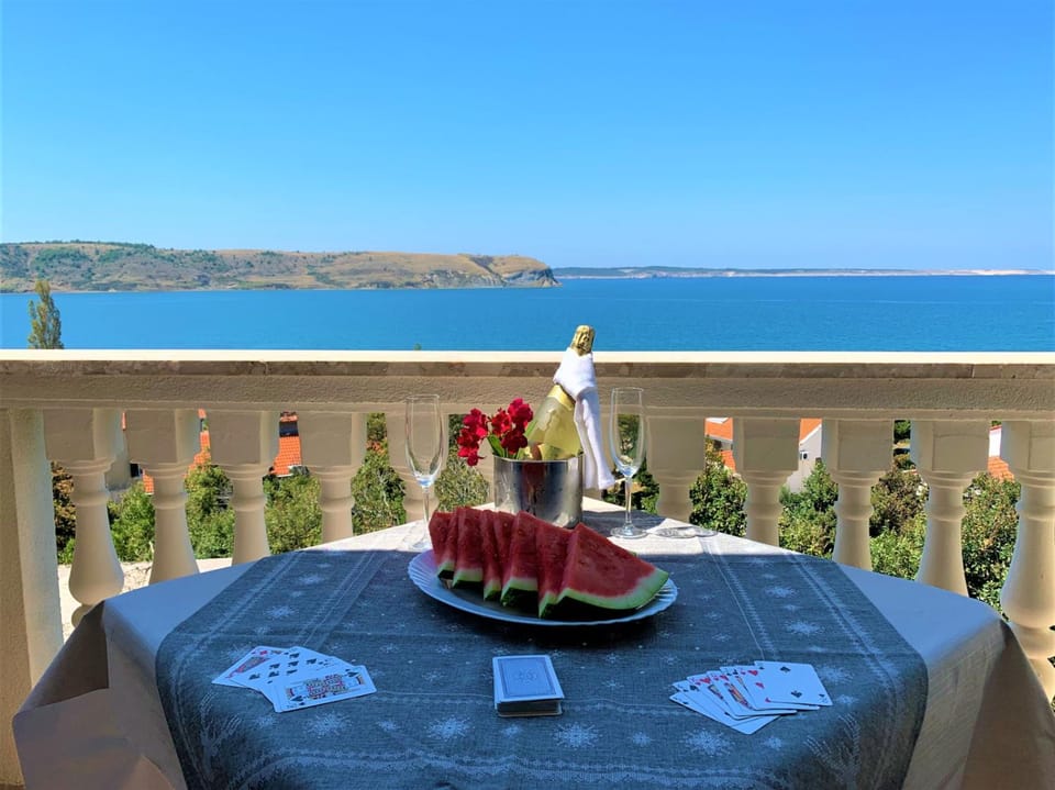 View (from property/room), Balcony/Terrace, Food and drinks, Sea view