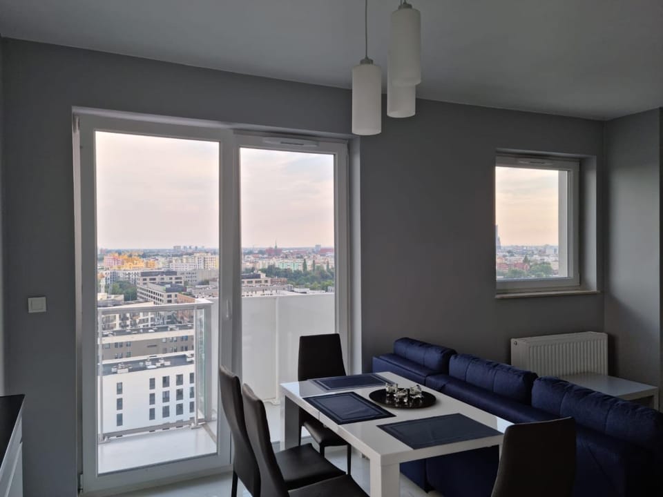 Dining area, City view
