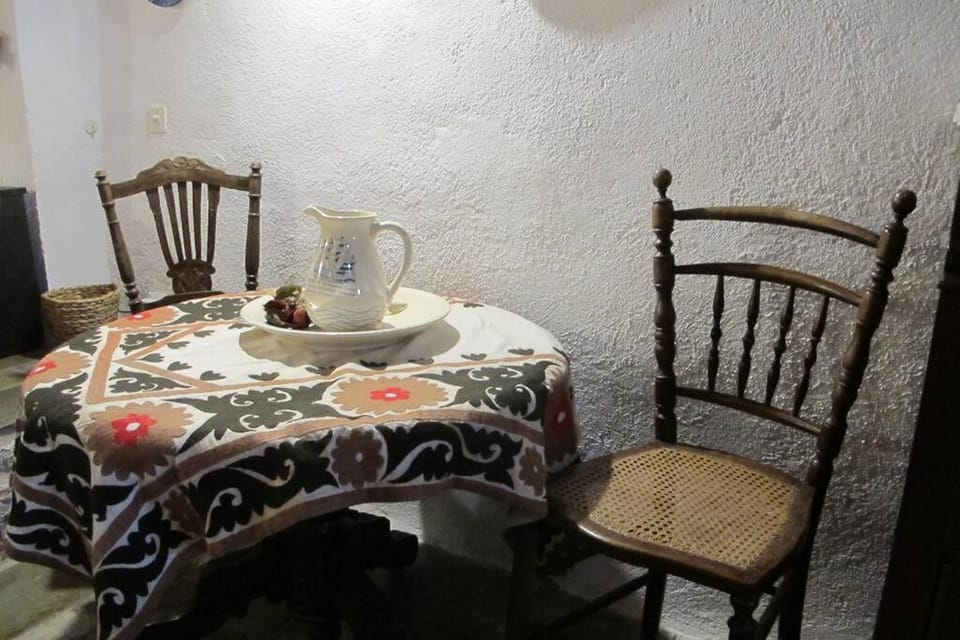 Blue Door (in the castle of Monembasia) Apartment in Islands