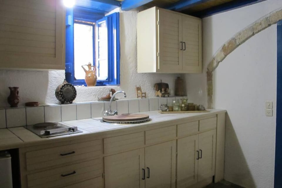 Blue Door (in the castle of Monembasia) Apartment in Islands