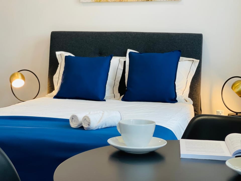 Bed, Living room
