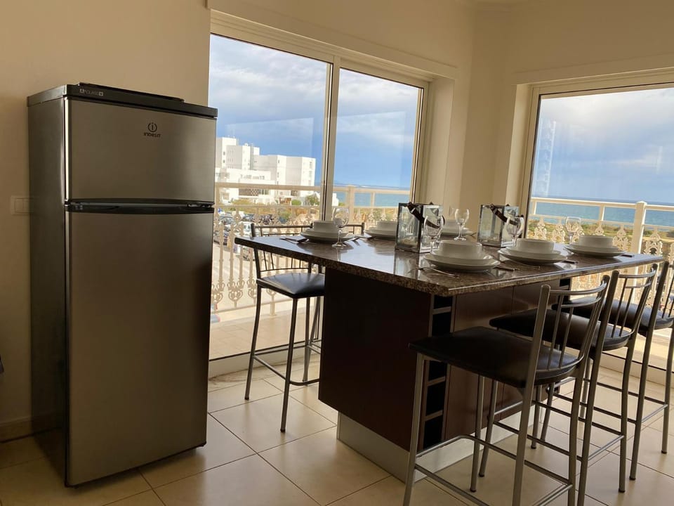 Dining area, Food
