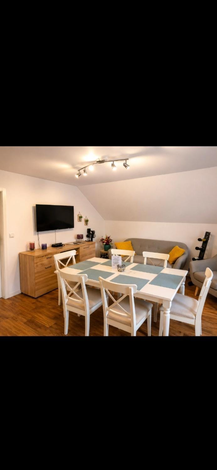 TV and multimedia, Photo of the whole room, Seating area, Dining area, kitchen