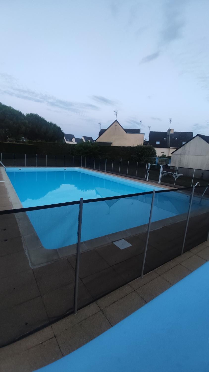 Pool view, Swimming pool, sunbed