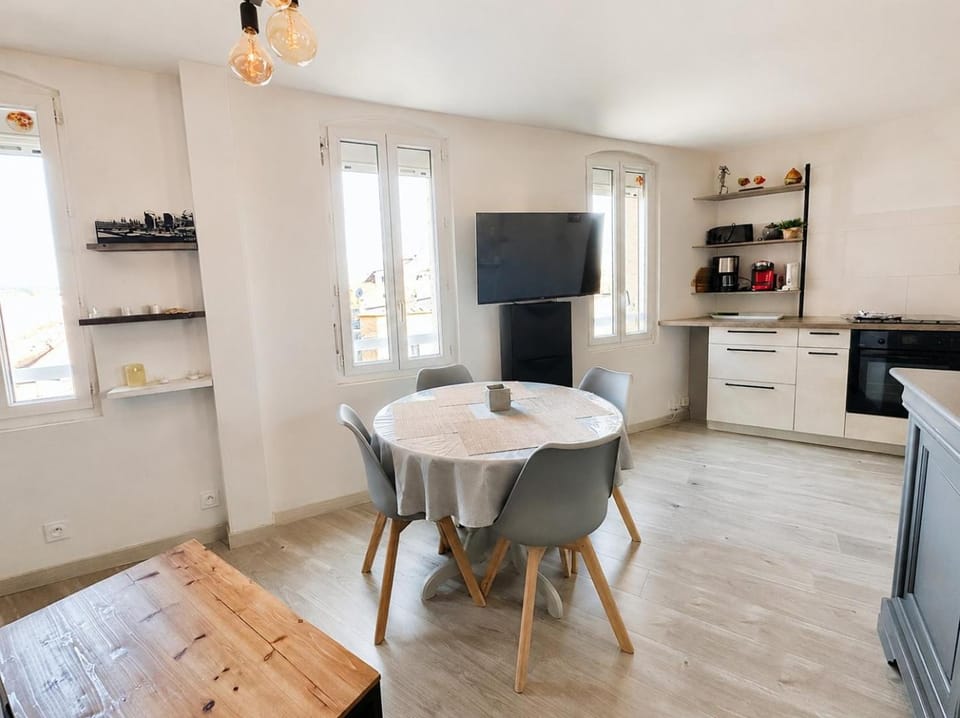 Appartement près du port centre et plage - Vue mer Apartment in Courseulles-sur-Mer