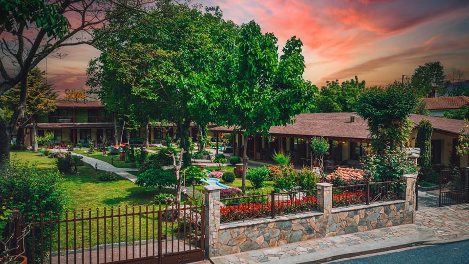 Property building, Natural landscape, Garden, Garden view