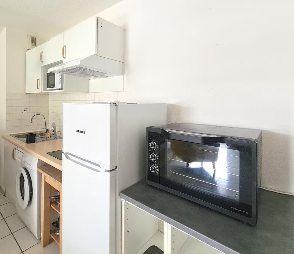 Kitchen or kitchenette, dishwasher, oven, stove, washing machine