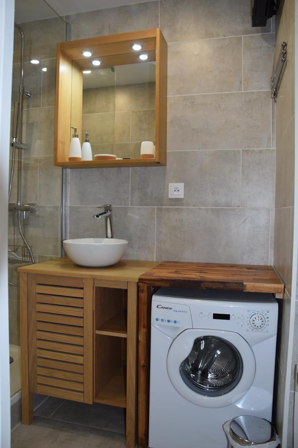 Appartement Studio rénové le Corbier 4 personnes 22m2 domaine les Sybelles Classé 2 étoiles label qualité le corbier Apartment in Villarembert