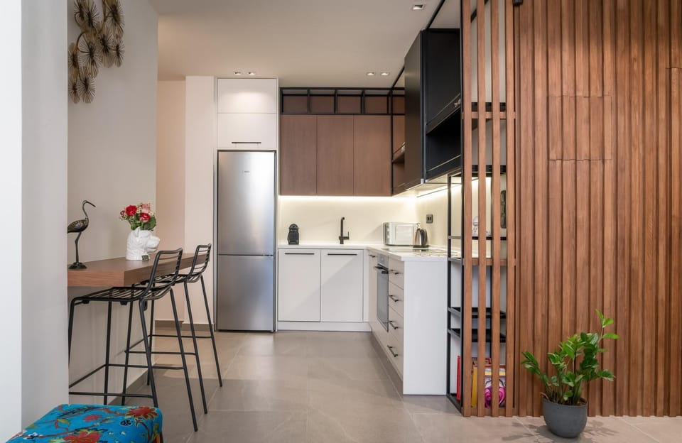 Kitchen or kitchenette, Dining area, dishwasher, oven, stove