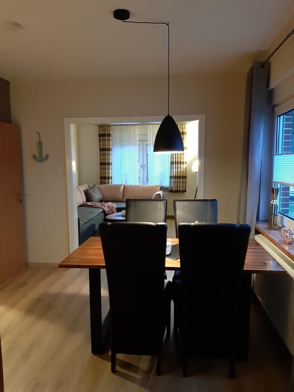 Seating area, Dining area
