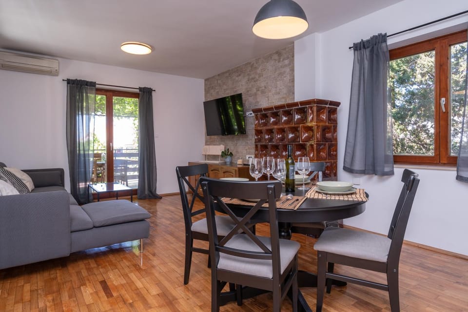 Living room, Seating area, Dining area