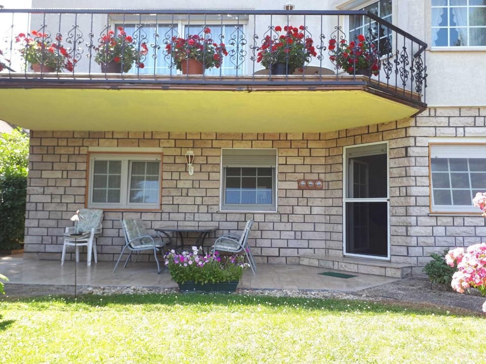 The Pearl of the Danube Bend - Regina Apartman Apartment in Slovakia