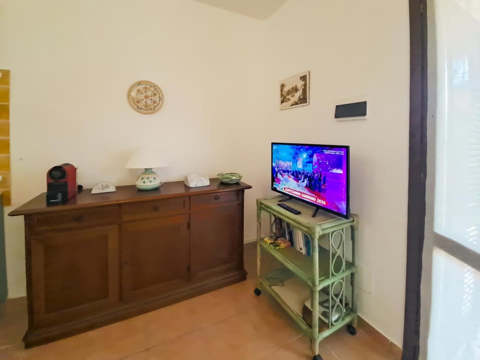 Communal lounge/ TV room, TV and multimedia