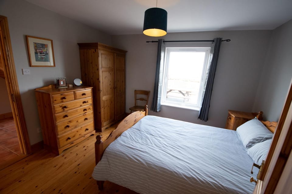 Bed, Photo of the whole room, Bedroom, River view, Sea view, wardrobe