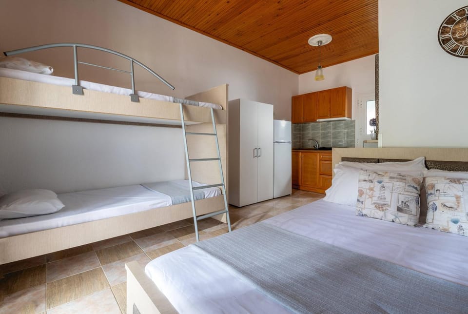 Bed, Photo of the whole room, Bedroom, bunk bed